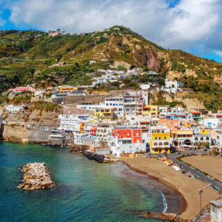 Ischia: le Spiagge più Belle e come arrivarci in Traghetto